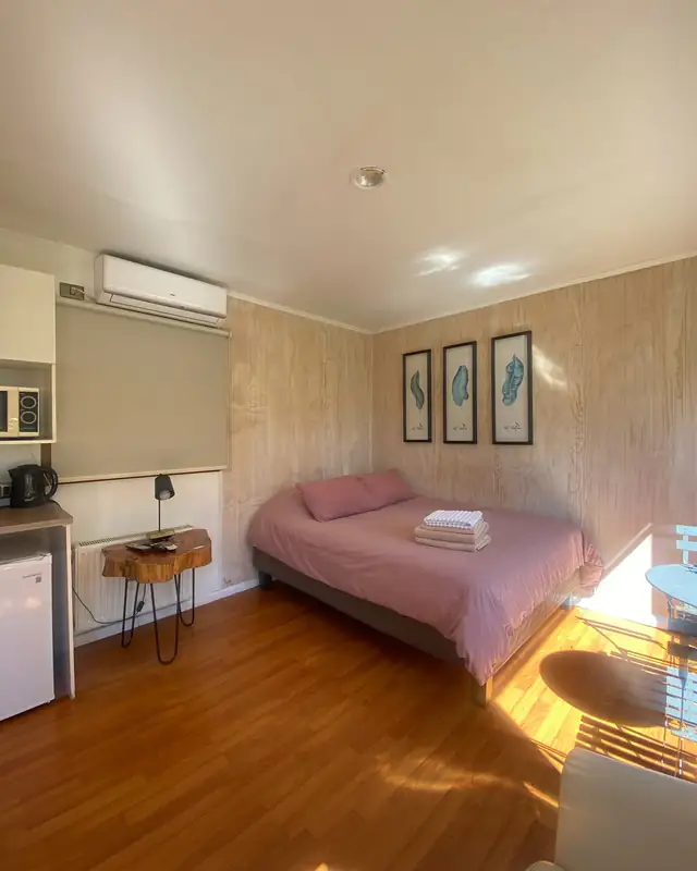 Interior de un departamento estudio del apart hotel en Pucón