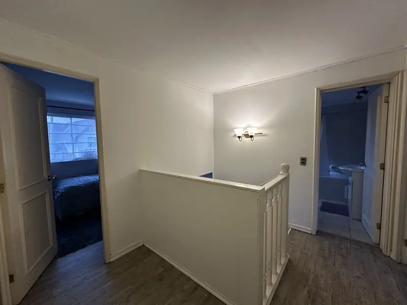 Pasillo del segundo piso de la casa en arriendo en Barrio Pehuén, Temuco