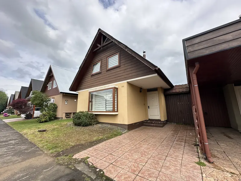 Fachada de la casa en arriendo en Condominio Altos del Maipo, Temuco