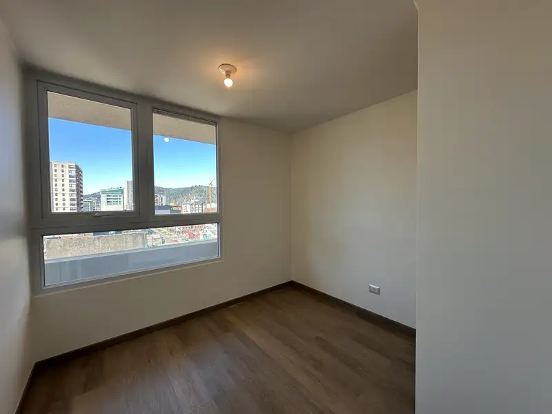 Segundo dormitorio con vista a la ciudad, departamento en Edificio Belmonte, Temuco