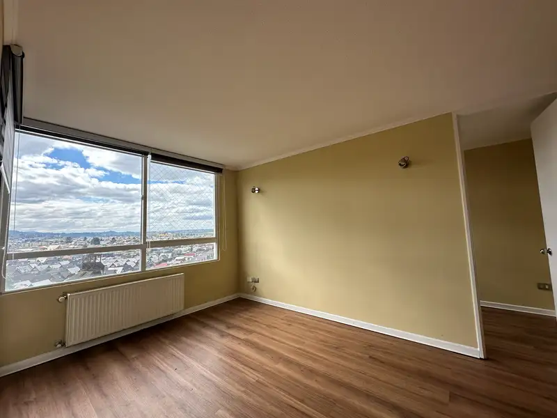 Segundo dormitorio con vista a la ciudad, departamento en Condominio Plaza Club, Temuco