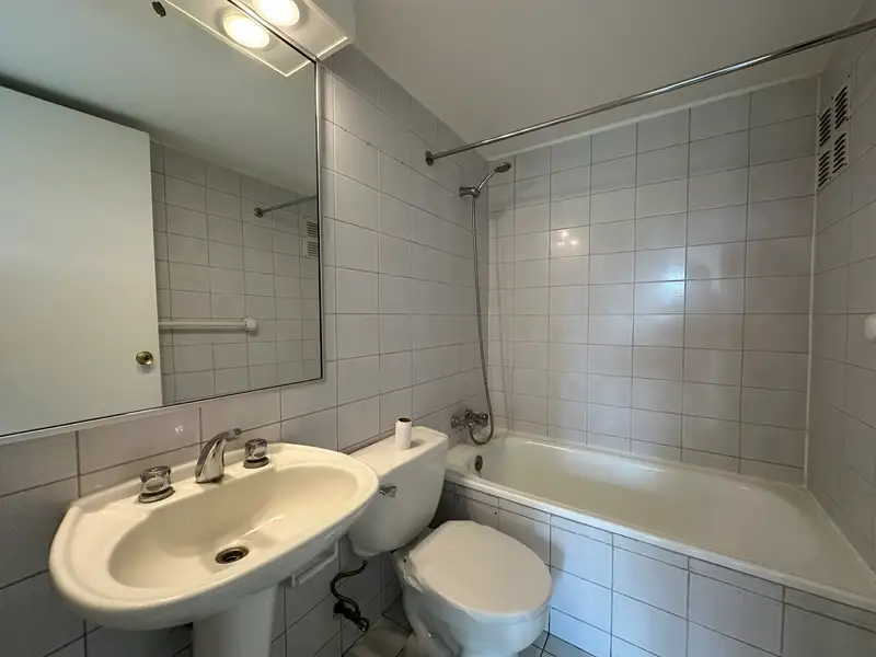 Segundo baño del departamento en Condominio Las Encinas, Temuco