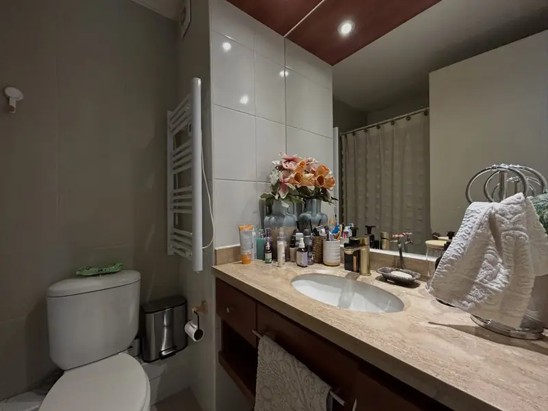 Baño completo del departamento Alto Boulevard, Temuco