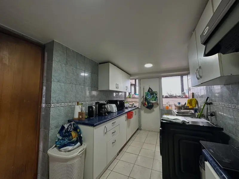 Cocina independiente del departamento en arriendo