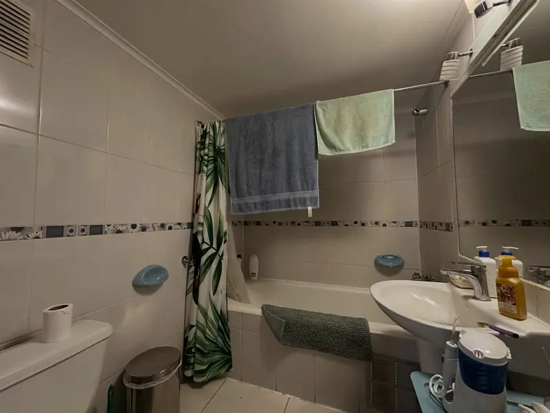Baño completo del departamento en Edificio APP de la Frontera
