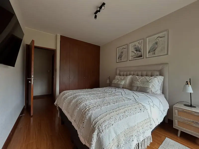 Dormitorio principal con clóset