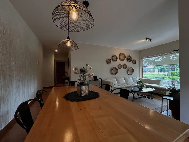Comedor y living del departamento