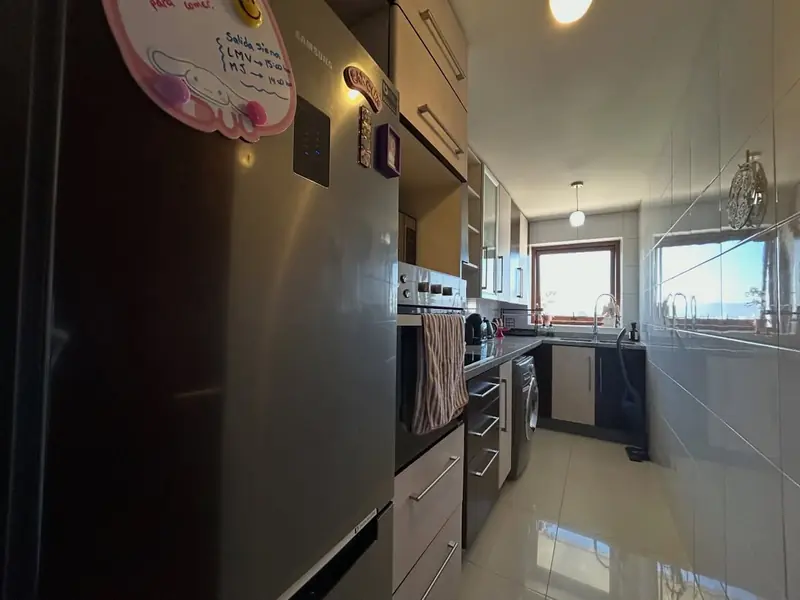 Cocina independiente con luz natural