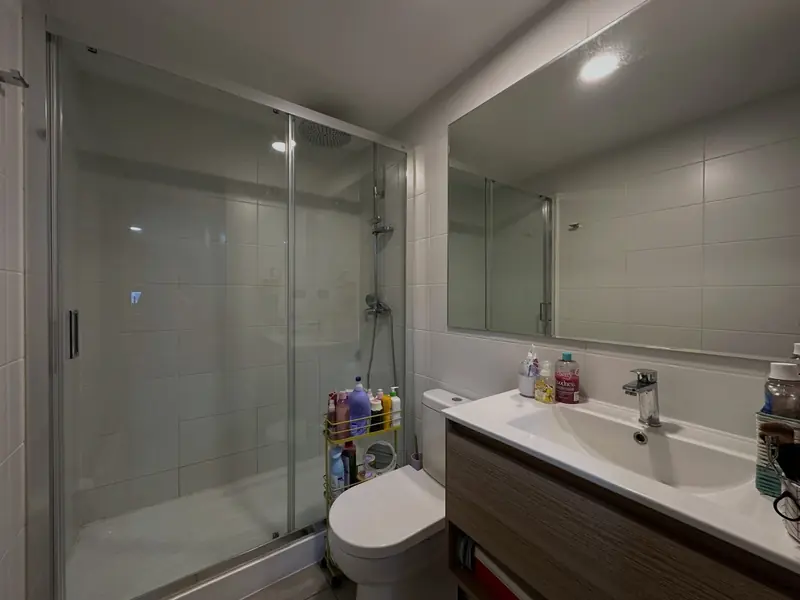 Baño completo del departamento Edificio Vértice, Temuco