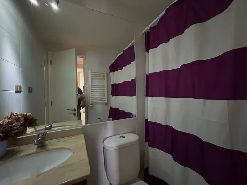 Segundo baño completo del departamento Jardín de los Reyes