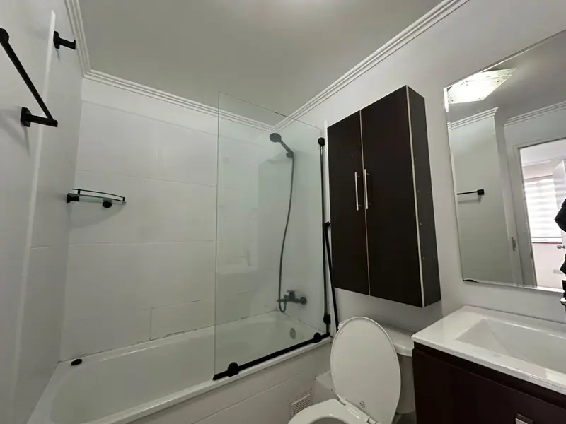 Baño completo renovado del Departamento Nueva Costanera, Temuco