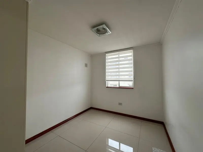 Dormitorio con clóset del Departamento Nueva Costanera, Temuco