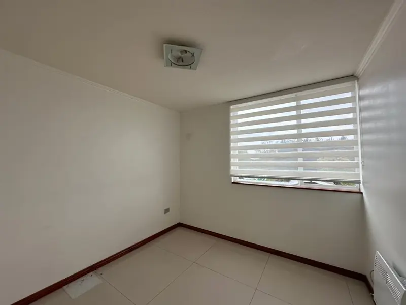 Dormitorio luminoso del Departamento Nueva Costanera, Temuco