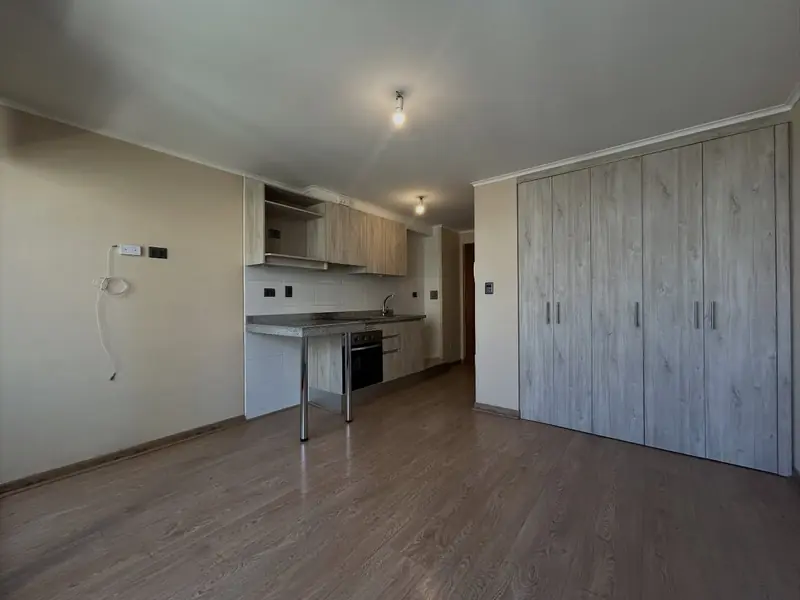 Espacio interior del moderno studio en arriendo en Temuco
