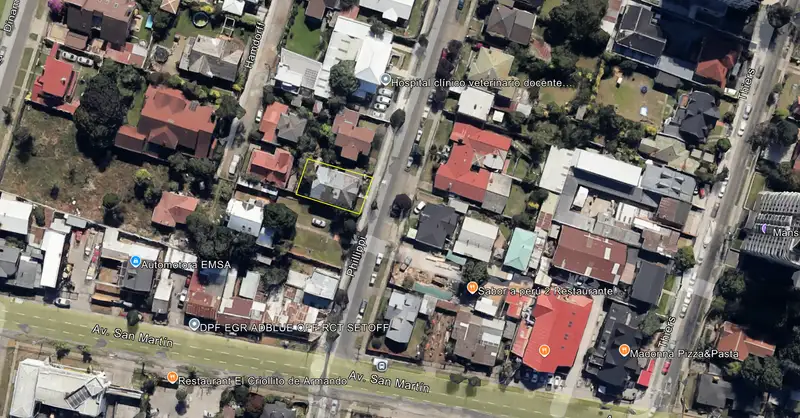 Vista aérea con el deslinde del terreno comercial de 250 m² en calle Phillippi, Temuco