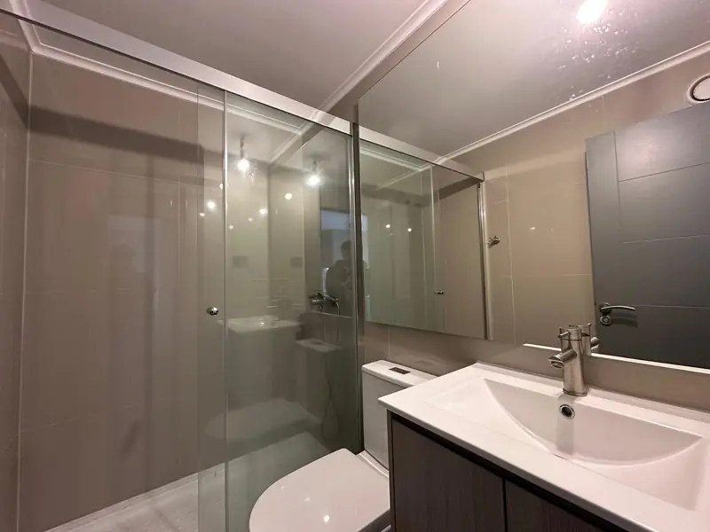 Baño completo del studio en Edificio Centro Bello II, Temuco