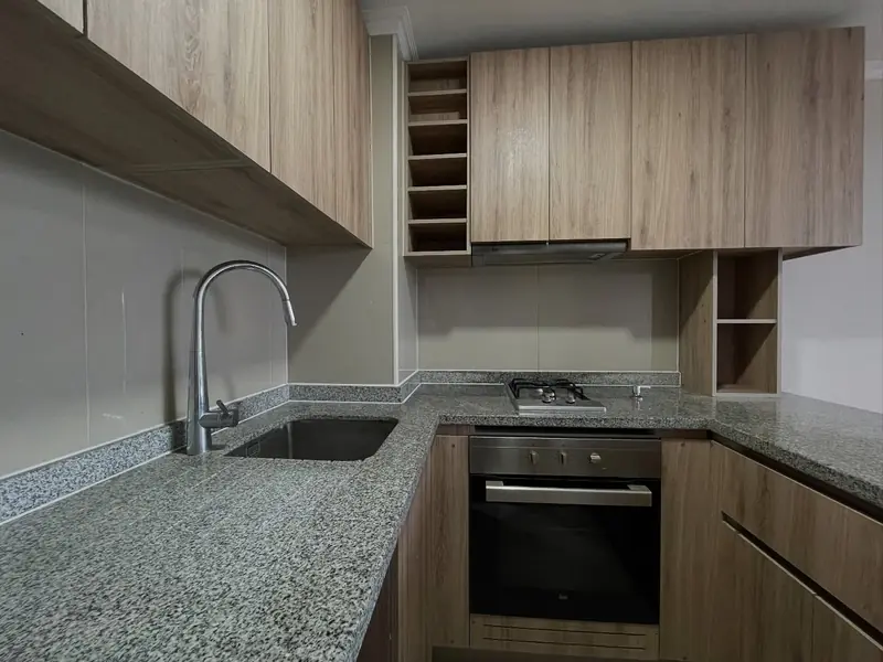 Cocina semi-equipada del studio Edificio Doña Carmen