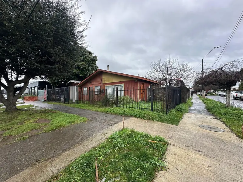 Esquina y frente urbano del terreno comercial en Temuco