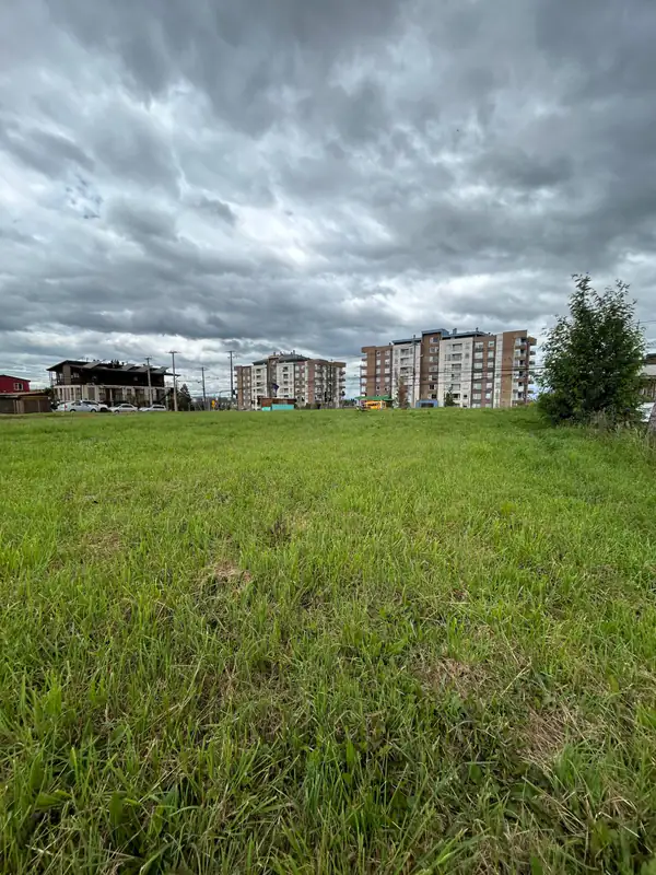 Terreno en Av. Luis Durand, Temuco, visto hacia el sector de edificios