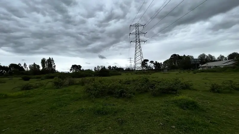 Vista de la franja de alta tensión en el terreno
